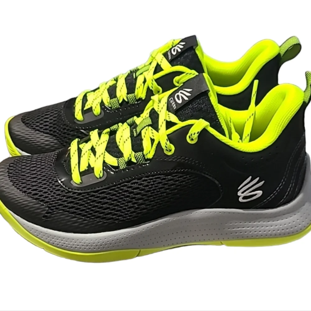 UNDER ARMOUR UNISEX FLORESCENT GREEN AND BLACK ATHLETIC SHOES SIZE 6Y